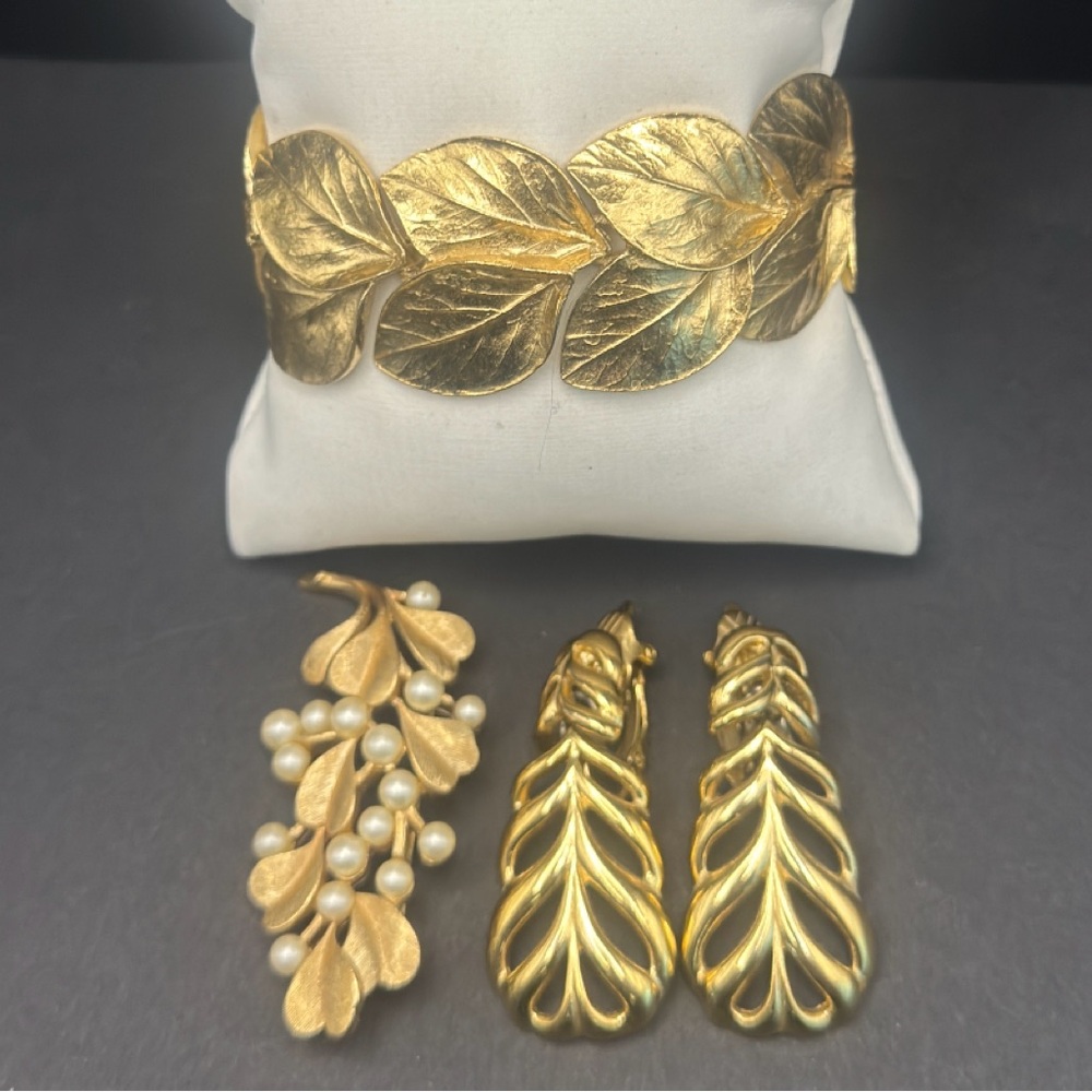 Trifari Vintage feather drop gold earrings,leaf bracelet,pearl brooch set of 3